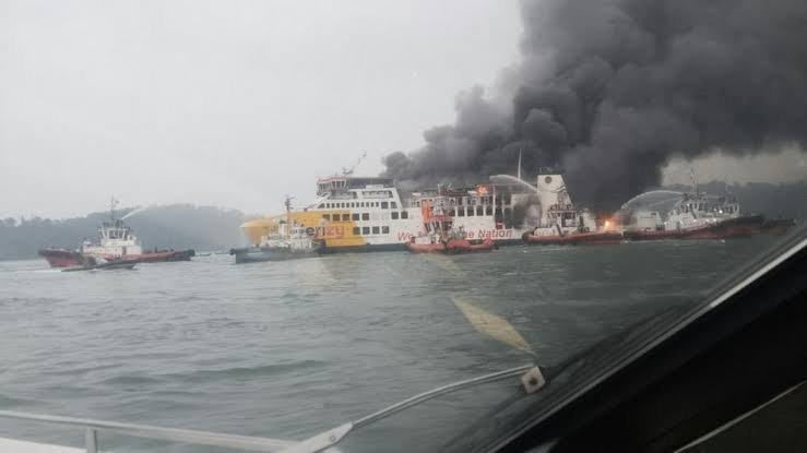 KMP Batumandi Terbakar di Merak, Penumpang Dievakuasi Tim Gabungan KMP Batumandi Terbakar di Merak, Penumpang Dievakuasi Tim Gabungan