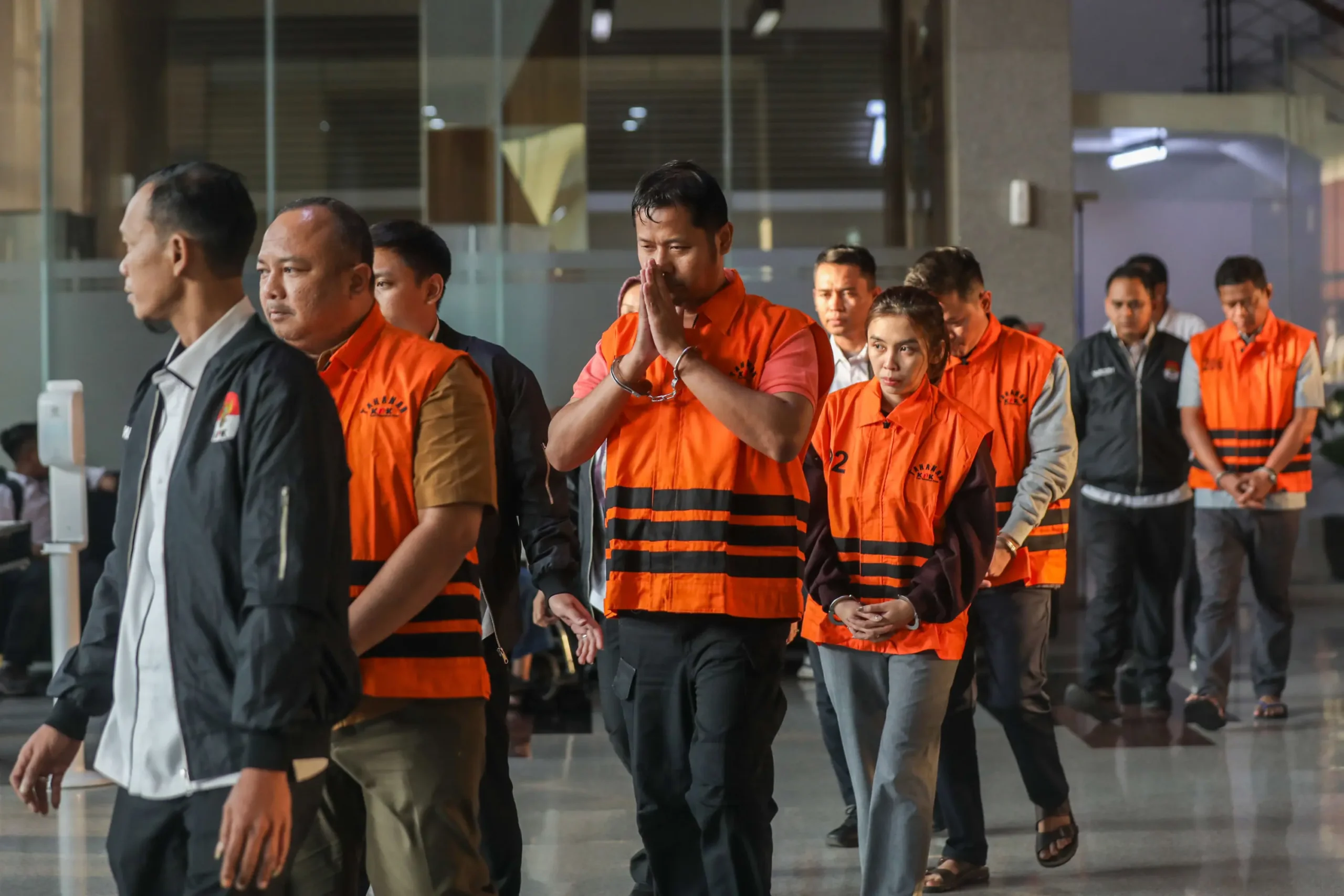 KPK Tahan Lima Orang Usai OTT di BNPB Terkait Pengadaan dan Dana Bencana