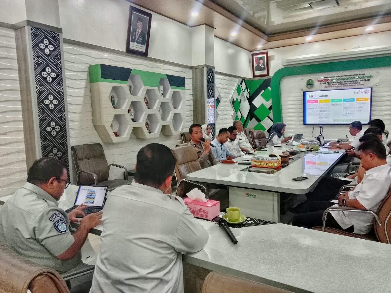 Tim Pembina Samsat Garut Gelar Operasi Gabungan di Kerkof, 719 Kendaraan Diberhentikan Tim Pembina Samsat Garut Gelar Operasi Gabungan di Kerkof, 719 Kendaraan Diberhentikan