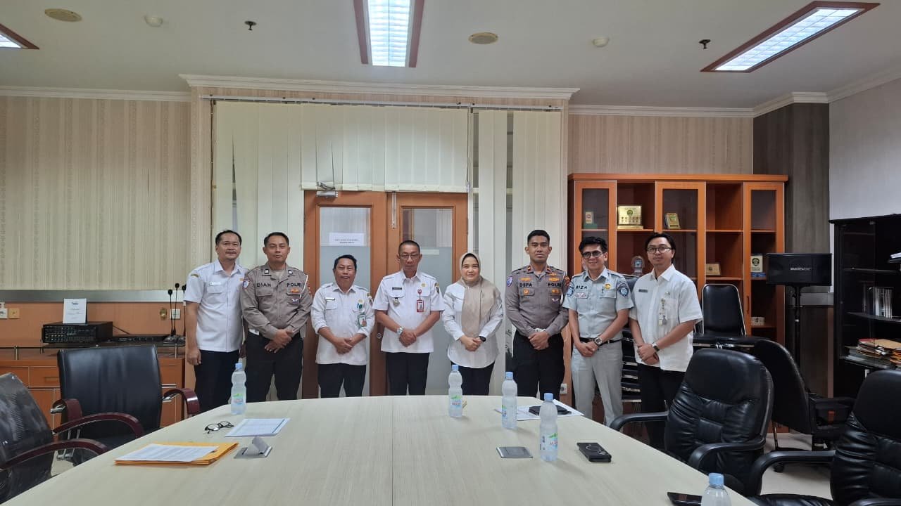 Tim Pembina Samsat Banjarbaru Perkuat Tertib Administrasi Kendaraan Dinas melalui Verifikasi Plat Merah Tim Pembina Samsat Banjarbaru Perkuat Tertib Administrasi Kendaraan Dinas melalui Verifikasi Plat Merah