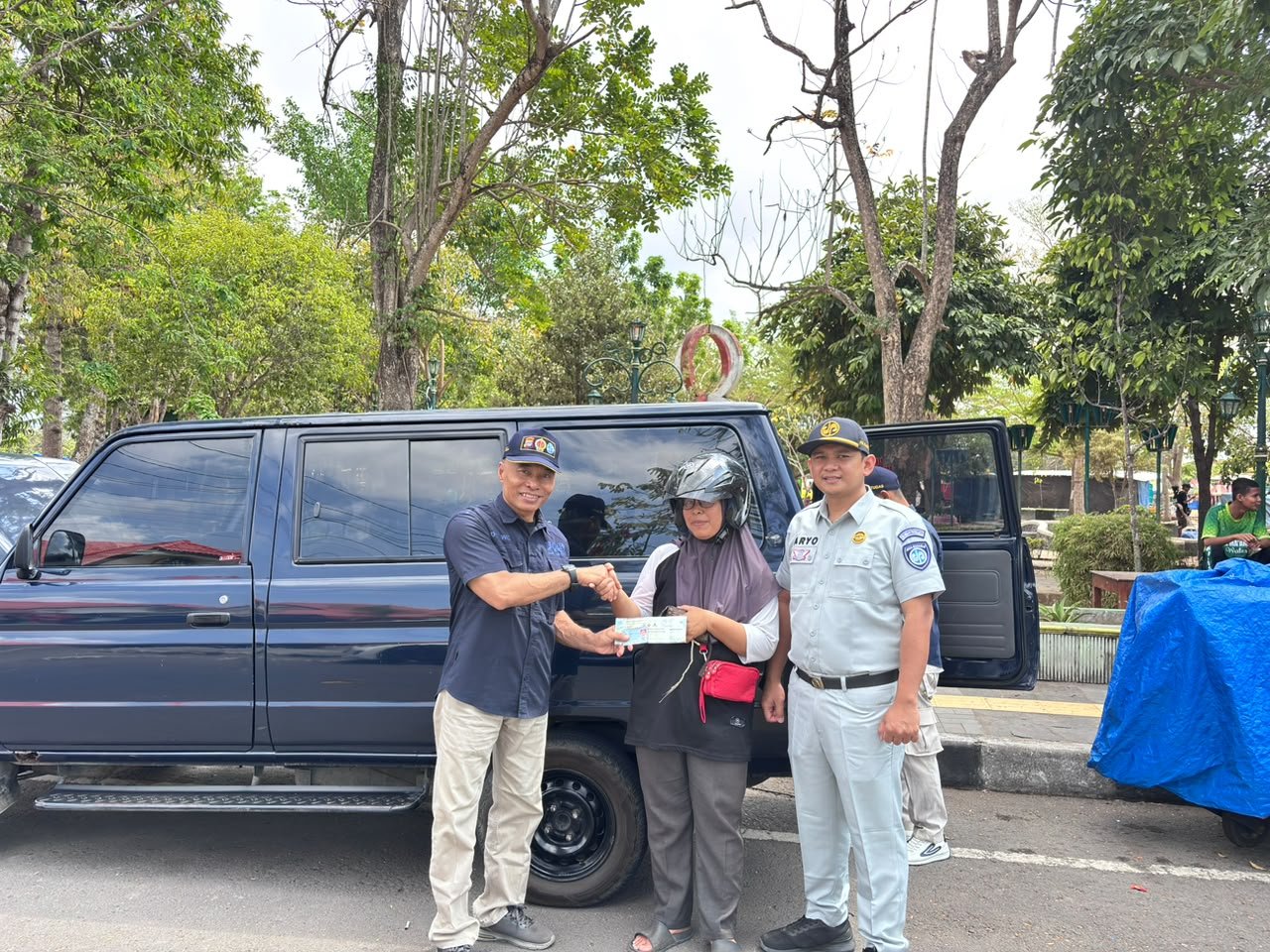 Jasa Raharja Bersama Tim Gabungan Tingkatkan Kepatuhan Pajak Kendaraan di Kulon Progo Jasa Raharja Bersama Tim Gabungan Tingkatkan Kepatuhan Pajak Kendaraan di Kulon Progo