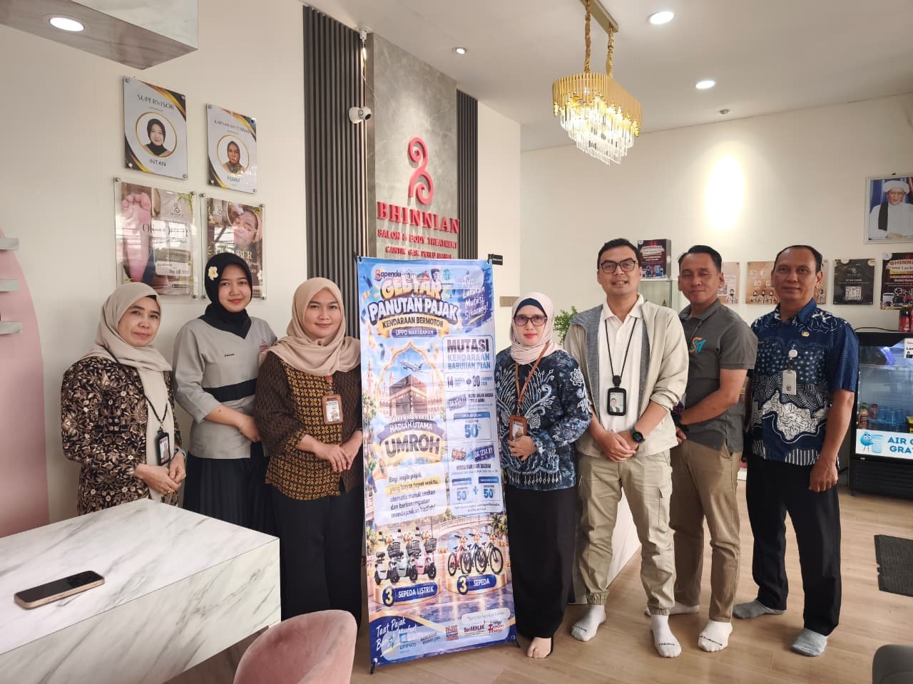 Tim Pembina Samsat Marabahan Sebarluaskan Informasi Diskon Pajak Daerah hingga ke Tempat Usaha