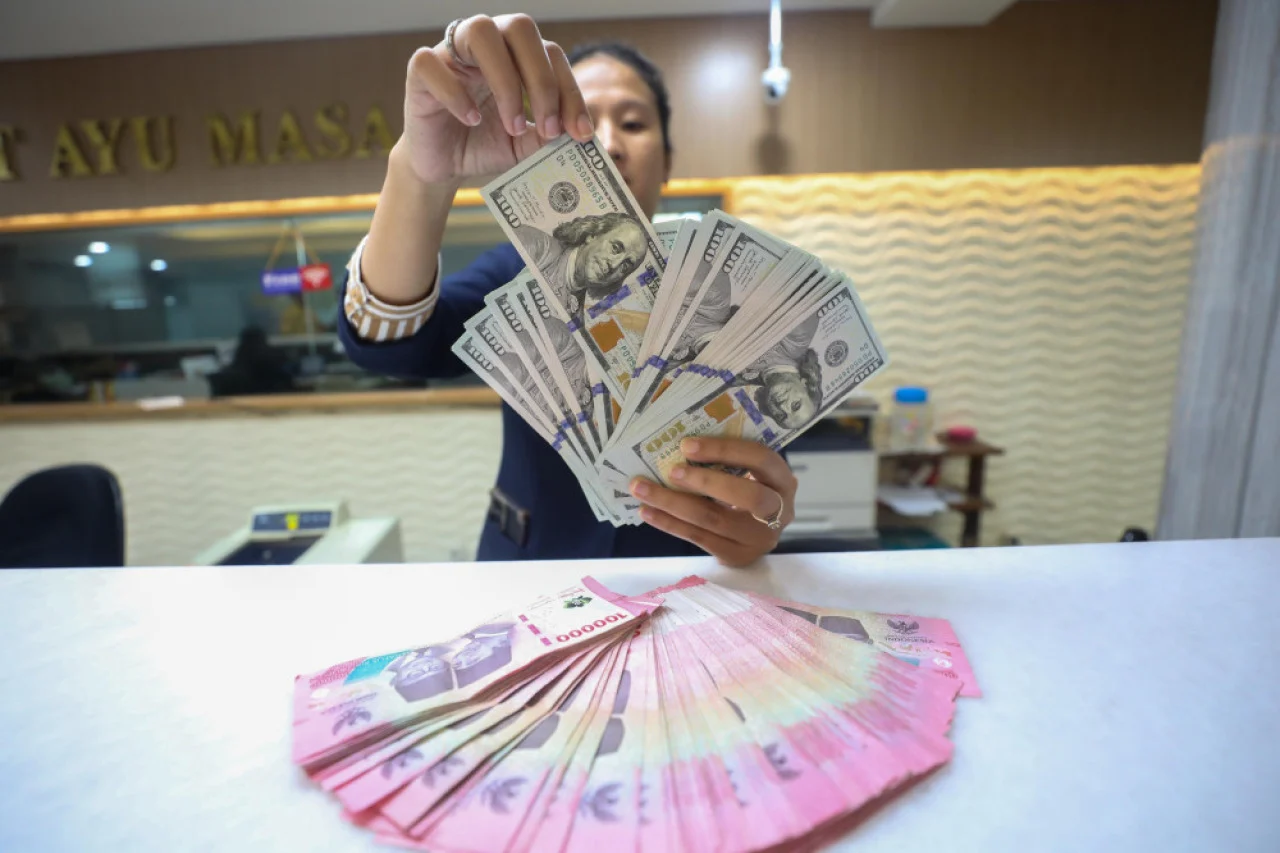 Rupiah Menguat Tipis ke Rp18.025 per Dolar AS pada Senin 19 Oktober 2026 Rupiah Menguat Tipis ke Rp18.025 per Dolar AS pada Senin 19 Oktober 2026